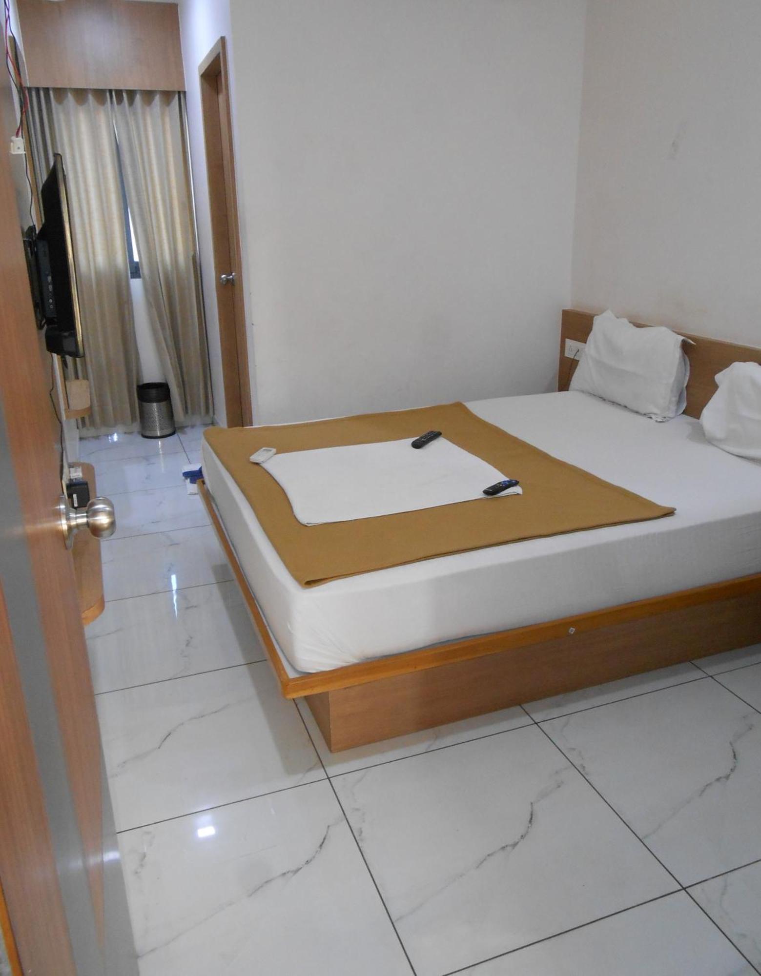 Hotel Crossview Palanpur المظهر الخارجي الصورة